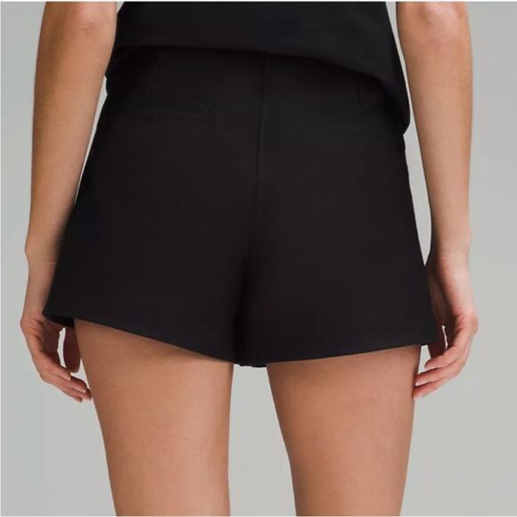 Lululemon Utilitech Relaxed Fit High Rise
Short Black Shorts Size 12 - Picture 2 of 7